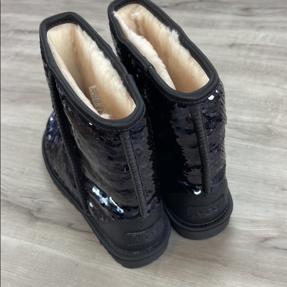 🍁 UGG 🍁 CLASSIC SHORT SEQUIN BLACK BOOTS - Picture 6 of 15